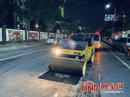 戰(zhàn)高溫 斗酷暑 守初心 鄭州市政工人用汗水維護市區(qū)道路設(shè)施