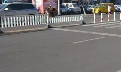 松山轄區(qū)部分道路交通設施 標線進行了改造,有的路口增添了電子警察