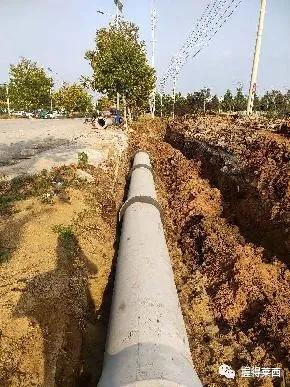 為了道路早日暢通,他們這個(gè)假期很忙碌